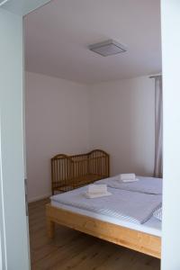 Posteľ alebo postele v izbe v ubytovaní Dom pod Sitnom