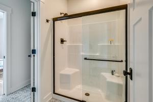 Vannituba majutusasutuses Spacious Home in Paradise Grove Nolin Lake!