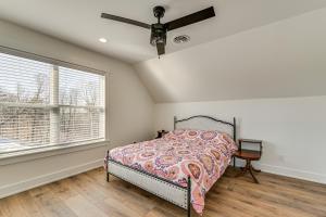Voodi või voodid majutusasutuse Spacious Home in Paradise Grove Nolin Lake! toas