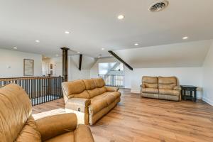 Istumisnurk majutusasutuses Spacious Home in Paradise Grove Nolin Lake!