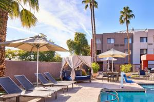 Bazén v ubytování Courtyard Scottsdale North nebo v jeho okolí