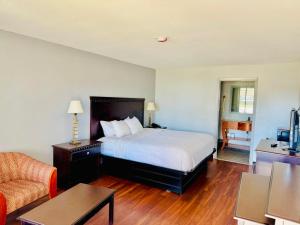 Postel nebo postele na pokoji v ubytování Vip inn and suites