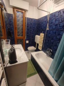a bathroom with a tub and a toilet and a sink at La Jolie in Pisa