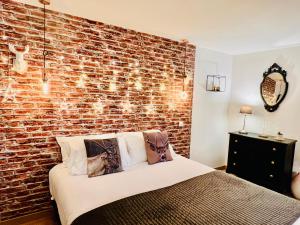 Katil atau katil-katil dalam bilik di Le loft 62 mdh Calais côte d opale plage