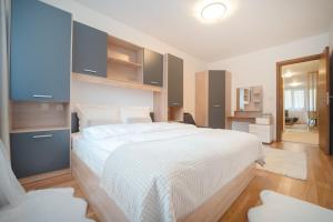 a bedroom with a large white bed in a room at Pirin Sense Gorgeous Ap SPA - FREE Parking in Bansko