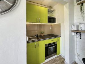 Una cocina o kitchenette en Escale Korossol - Suite Nature 9 fotos más