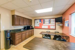 an office with a conference room with a table and chairs at Motel 6-Fort Mill, SC - Charlotte in Fort Mill
