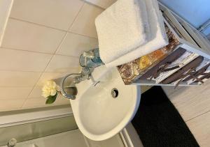 Ένα μπάνιο στο Cosy au pied de la gare de Dijon +4 φωτογραφίες