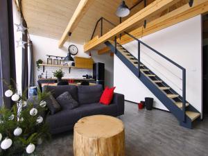 صورة لـ Apartment near Pern tejn Castle in Smr ek في Ujčov +20 صورة