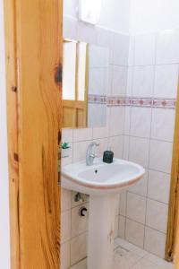 Ein Badezimmer in der Unterkunft Cozy Mountain View House Near Olympos & Adrasan