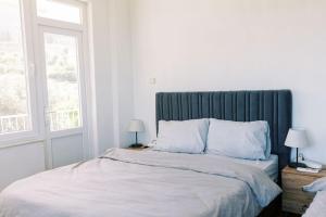 Ein Bett oder Betten in einem Zimmer der Unterkunft Cozy Mountain View House Near Olympos & Adrasan