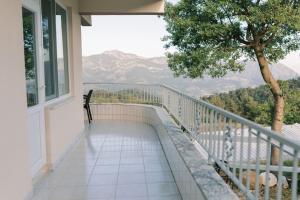 Ein allgemeiner Bergblick oder ein Berglick von der Ferienwohnung aus