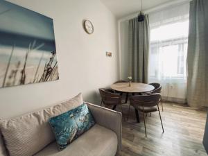 Posezení v ubytování Moderní apartmán vedle divadla - Netflix, Wi-Fi zdarma