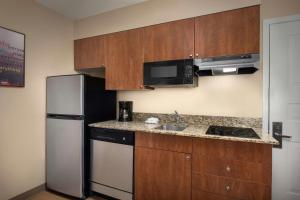 Dapur atau dapur kecil di TownePlace Suites by Marriott Portland Hillsboro