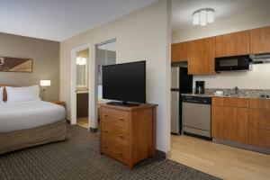 Dapur atau dapur kecil di TownePlace Suites by Marriott Portland Hillsboro +21 gambar