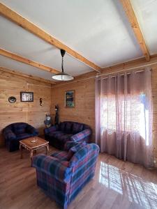 Posezení v ubytování Cabaña los Gansos Playa Bosque Grill Wi-Fi TV
