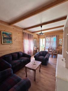 Posezení v ubytování Cabaña los Gansos Playa Bosque Grill Wi-Fi TV