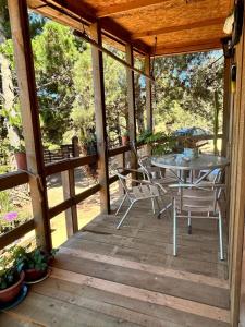 Balkón nebo terasa v ubytování Cabaña los Gansos Playa Bosque Grill Wi-Fi TV