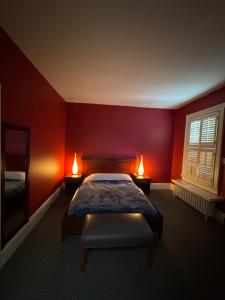 Postel nebo postele na pokoji v ubytování Huntley Inn