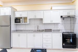 Kuchyň nebo kuchyňský kout v ubytování Xenias Universal Apartments Inc