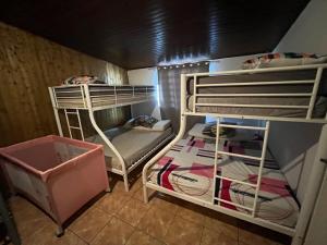 Letto o letti in una camera di La Case des Jacques