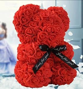 ein großer Strauß roter Rosen mit zwei Pfeilen in der Unterkunft NEW -Sweet Dreams -Na uboczu Centrum -PARKOWE WZGÓRZE -Garaż Podziemny-f VAT in Kielce