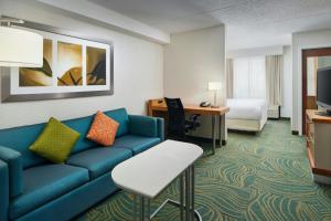 SpringHill Suites by Marriott Chicago Southwest at Burr Ridge Hinsdale的休息区
