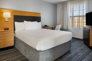 Cama o camas de una habitación en TownePlace Suites by Marriott Ontario Airport