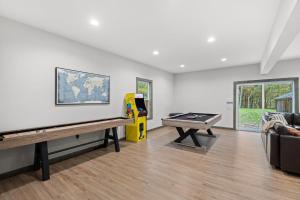 Φωτογραφία από το άλμπουμ του Twin Chalet - 6 BDs Hot Tub Game Area and more σε Albrightsville