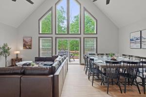 Χώρος καθιστικού στο Twin Chalet - 6 BDs Hot Tub Game Area and more