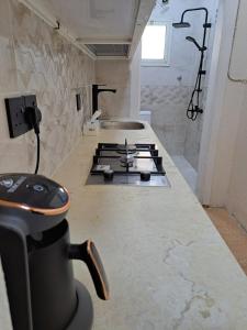 Η κουζίνα ή μικρή κουζίνα στο Cozy Home