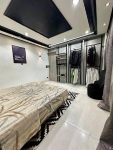 Postel nebo postele na pokoji v ubytování A private room exclusively for men, offering comfort and convenience for a relaxing stay