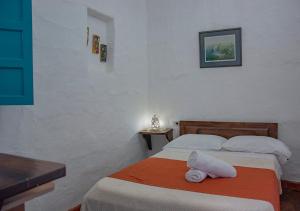 バリチャラにあるCasa Laurel Y Tomilloのベッドとタオル2枚のある寝室 +10枚の写真