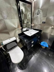 Koupelna v ubytování A private room exclusively for men, offering comfort and convenience for a relaxing stay + 18 fotografií