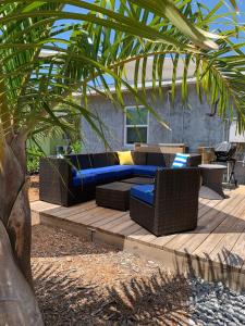 Istumisnurk majutusasutuses Family Friendly 2BR Villa in Downtown - 1 Block Walk to the Beach