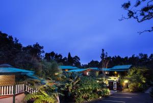 a view of a resort at night at Chalet Kilauea in Volcano