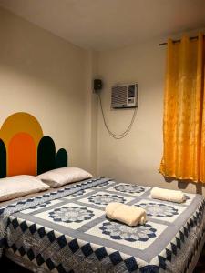 a room with a bed with two towels on it at Estefania Homestay in Santa Monica