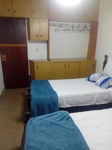 a room with two beds and a closet at Punto Descanso in Corrientes