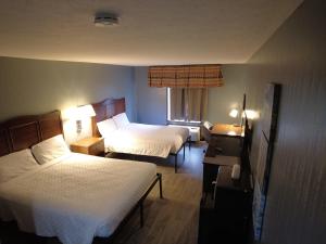 Ένα ή περισσότερα κρεβάτια σε δωμάτιο στο Americourt Hotel and Suites - Elizabethton