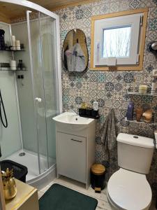 Koupelna v ubytování Tiny House v Balijském stylu v srdci Slovácka