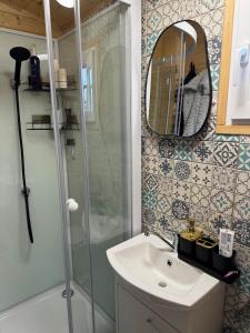 Koupelna v ubytování Tiny House v Balijském stylu v srdci Slovácka