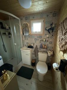 Koupelna v ubytování Tiny House v Balijském stylu v srdci Slovácka