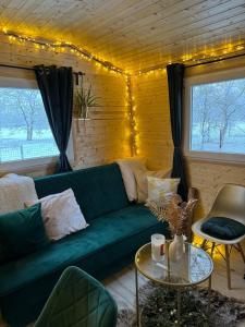 Posezení v ubytování Tiny House v Balijském stylu v srdci Slovácka
