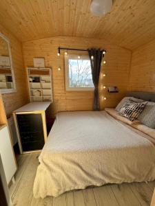 Postel nebo postele na pokoji v ubytování Tiny House v Balijském stylu v srdci Slovácka