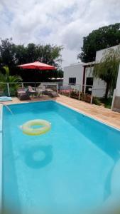 a yellow frisbee in the middle of a swimming pool at Casa Paraíso das Águas in Capitólio