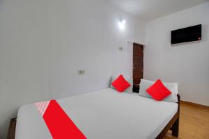 Postel nebo postele na pokoji v ubytování Hotel O K S Inn Hotel