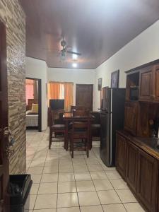 Cucina o angolo cottura di Apartamentos del Puerto