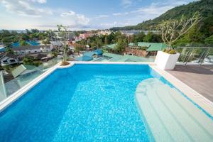 Bazén v ubytování Japanese-Style Condo close Kamala Beach nebo v jeho okolí