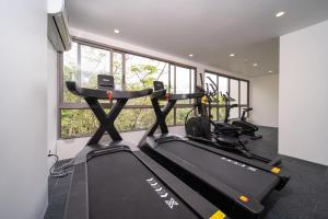 Fitnes oz. oprema za telovadbo v nastanitvi Japanese-Style Condo close Kamala Beach
