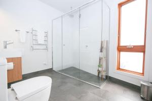 Bilik mandi di The Stelvio Villas - One +24 gambar